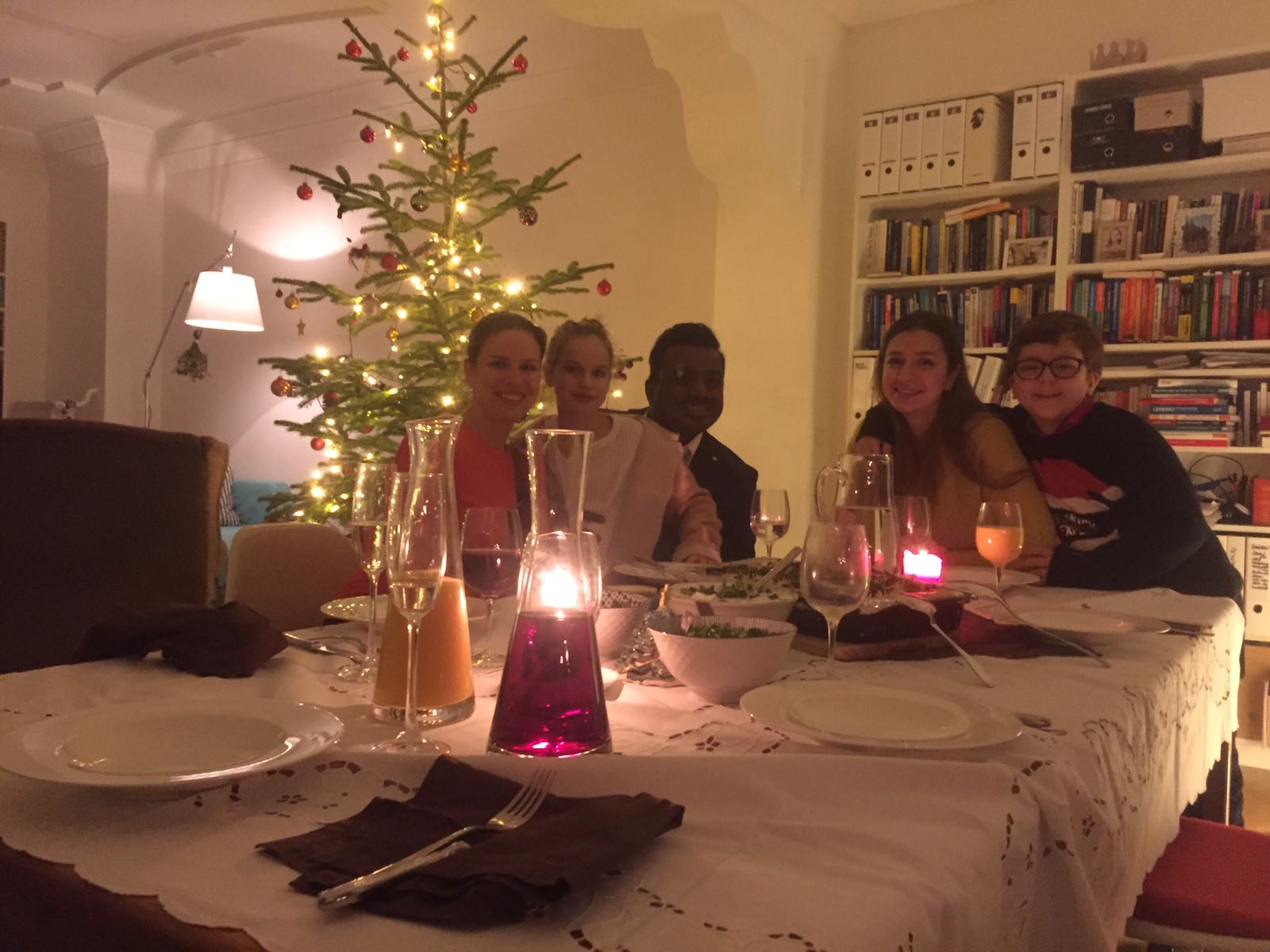 Deutsch-indisches Weihnachts-Dinner für syrische Familie