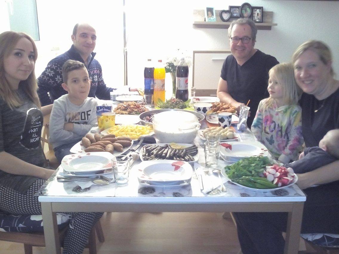Deutsche Familie zu Gast bei syrischer Familie
